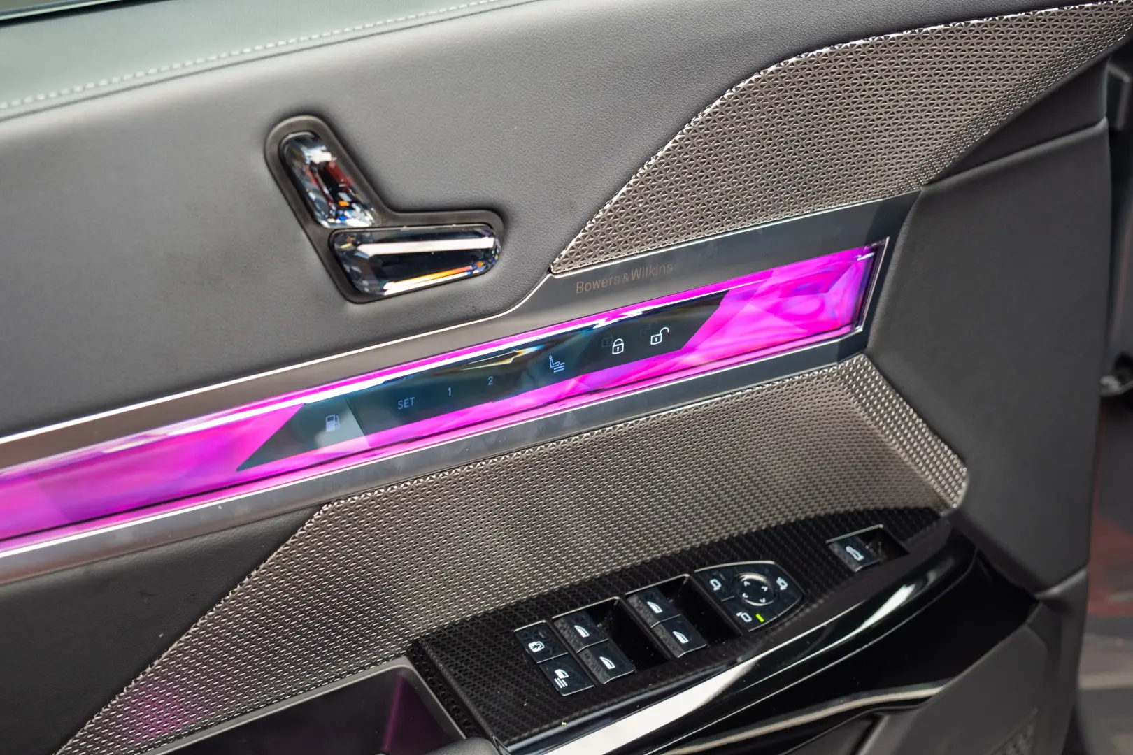 BMW 750e Carbon TV SkyLounge HeadUp R21 360 Bowers&Wilkins