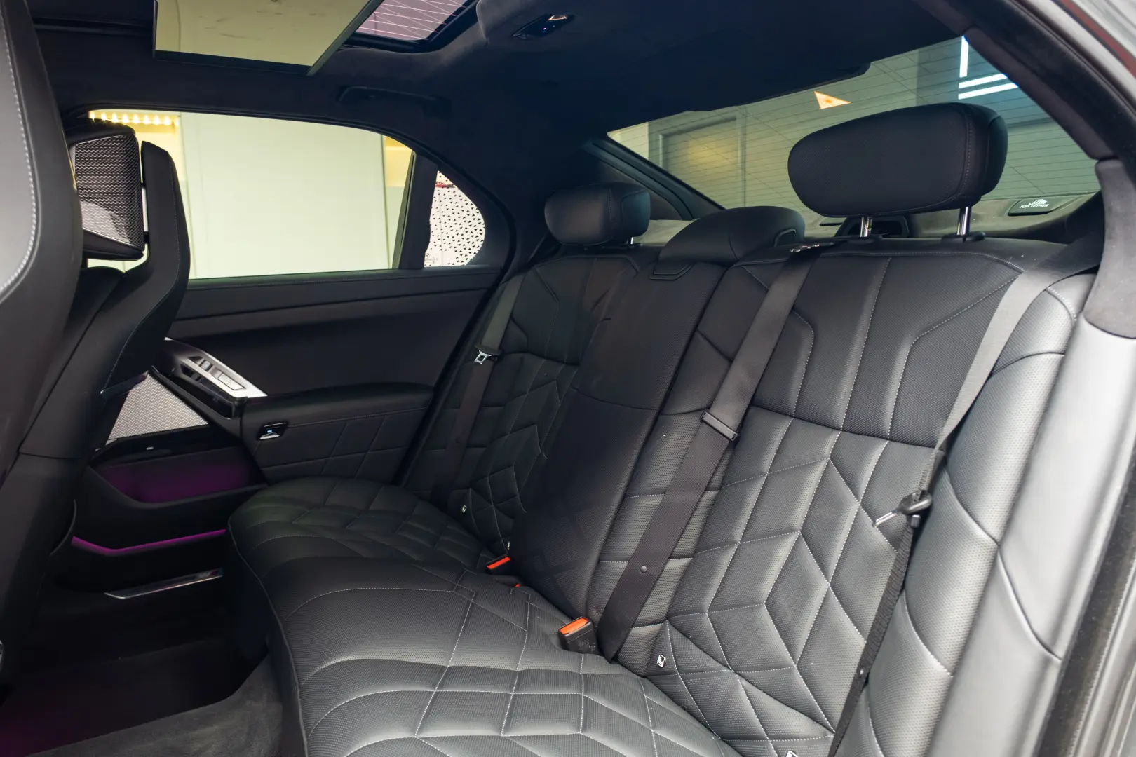 BMW 750e Carbon TV SkyLounge HeadUp R21 360 Bowers&Wilkins