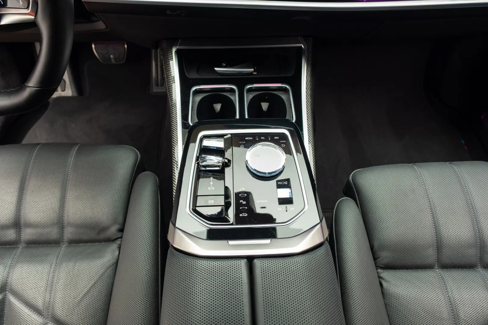 BMW 750e Carbon TV SkyLounge HeadUp R21 360 Bowers&Wilkins