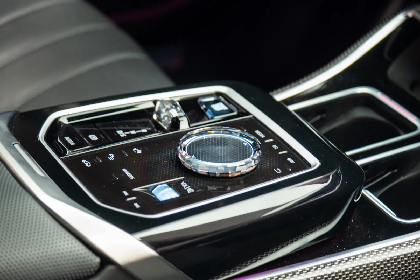 BMW 750e Carbon TV SkyLounge HeadUp R21 360 Bowers&Wilkins