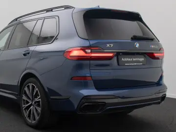 BMW X7 M50i  Massage 360°B&W Laser DAB SkyLounge 22