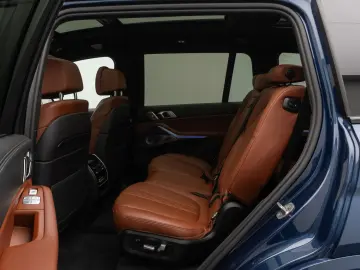 BMW X7 M50i  Massage 360°B&W Laser DAB SkyLounge 22