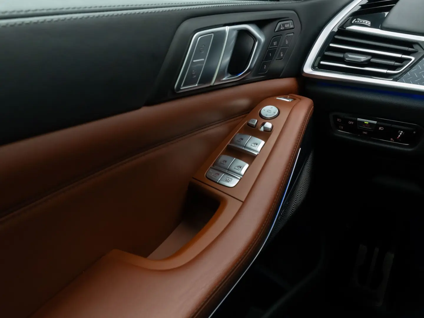 BMW X7 M50i  Massage 360°B&W Laser DAB SkyLounge 22