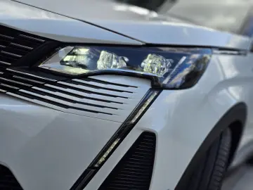 PEUGEOT 3008 Hybrid4 300 e-EAT8 GT-Line 4x4