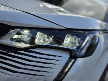 PEUGEOT 3008 Hybrid4 300 e-EAT8 GT-Line 4x4