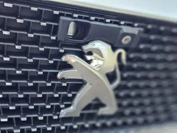 PEUGEOT 3008 Hybrid4 300 e-EAT8 GT-Line 4x4