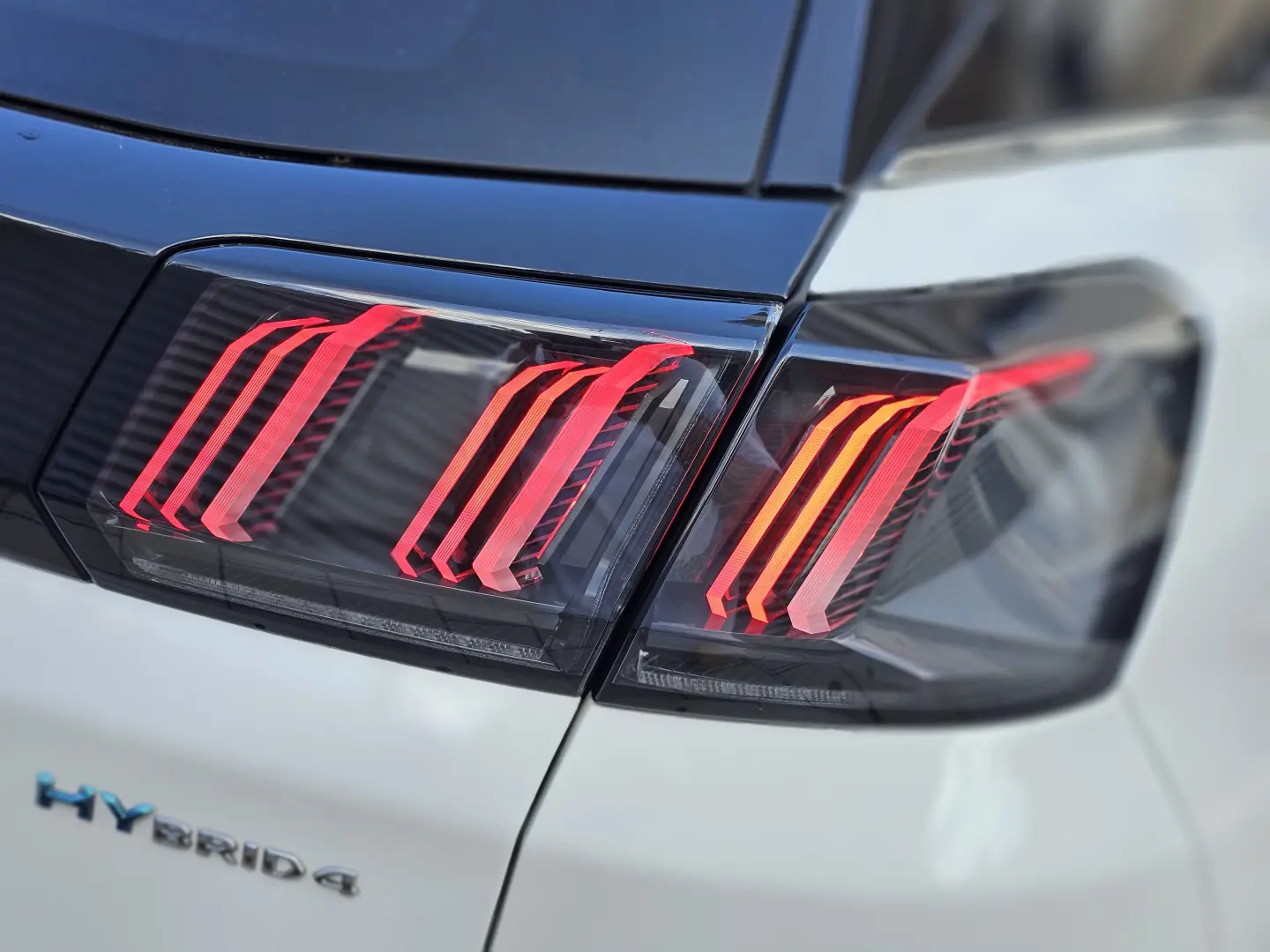 PEUGEOT 3008 Hybrid4 300 e-EAT8 GT-Line 4x4