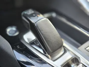 PEUGEOT 3008 Hybrid4 300 e-EAT8 GT-Line 4x4