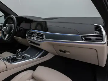 BMW X7 M50i Laser 360°HUD DAB H/K SoftCL 22Zoll