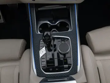 BMW X7 M50i Laser 360°HUD DAB H/K SoftCL 22Zoll