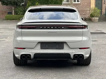 Porsche Cayenne E-Hybrid Coupe SPORTDESIGN