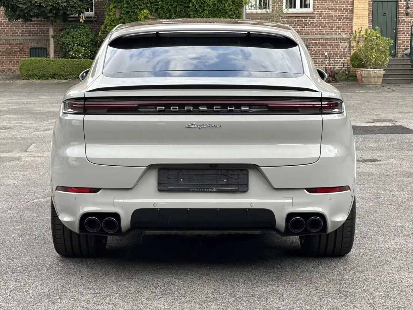 Porsche Cayenne E-Hybrid Coupe SPORTDESIGN