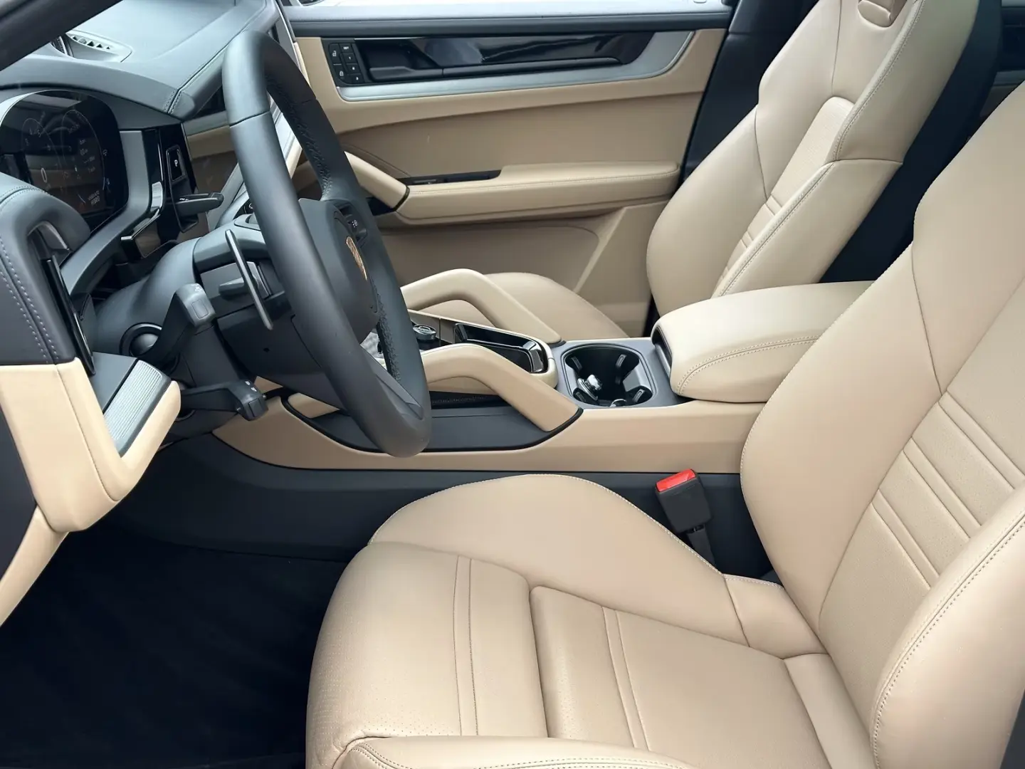 Porsche Cayenne E-Hybrid Coupe SPORTDESIGN