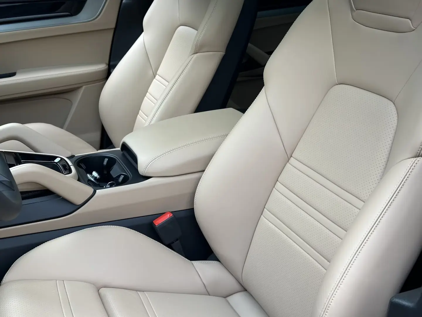 Porsche Cayenne E-Hybrid Coupe SPORTDESIGN