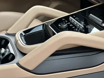 Porsche Cayenne E-Hybrid Coupe SPORTDESIGN