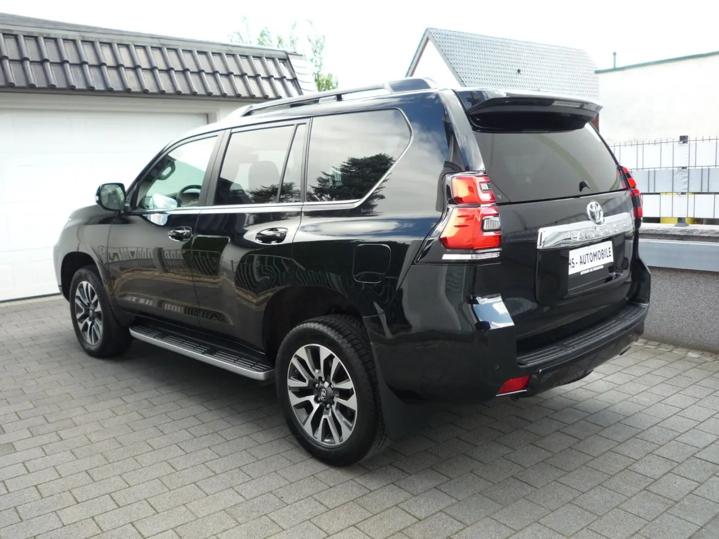 Land Cruiser Executive/ACC/LED/RFK/Apple CarPlay