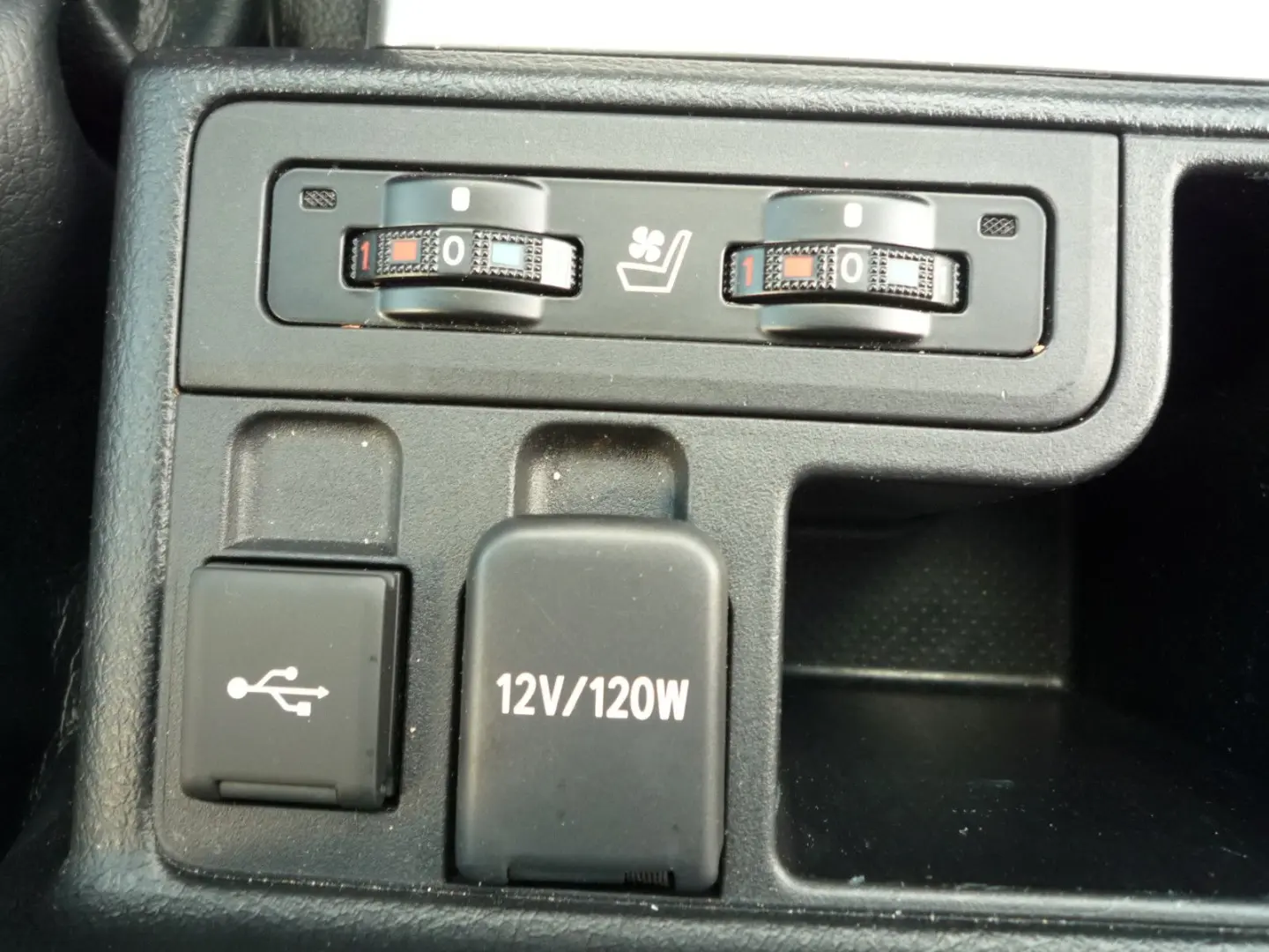 Land Cruiser Executive/ACC/LED/RFK/Apple CarPlay