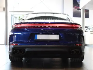 Porsche Panamera 4