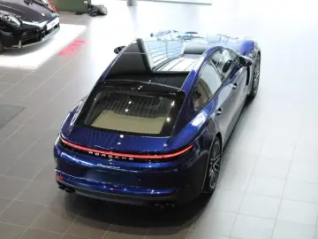 Porsche Panamera 4