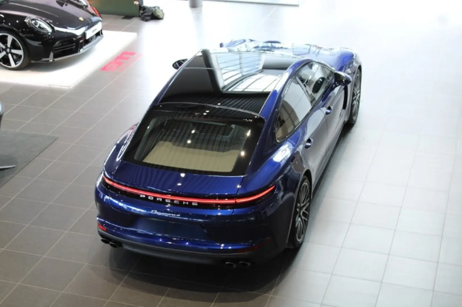 Porsche Panamera 4