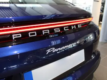 Porsche Panamera 4