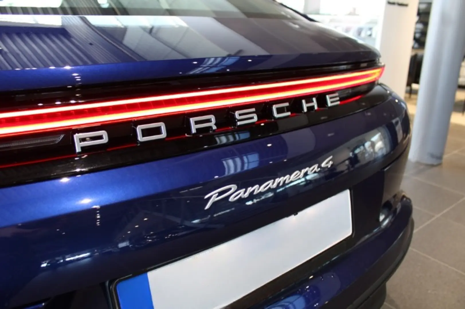 Porsche Panamera 4