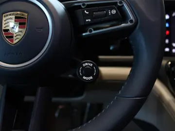 Porsche Panamera 4
