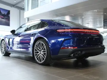 Porsche Panamera 4