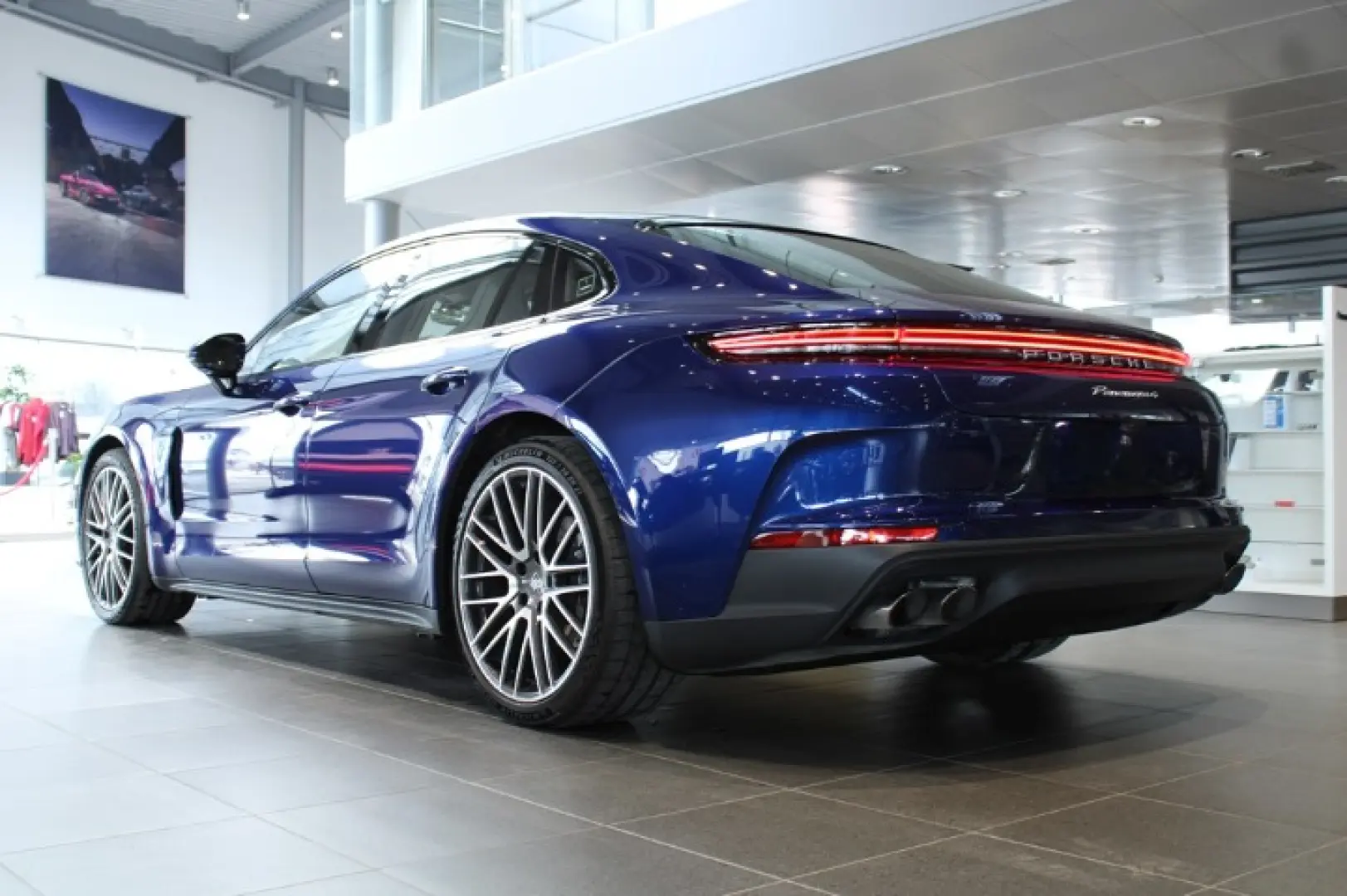 Porsche Panamera 4