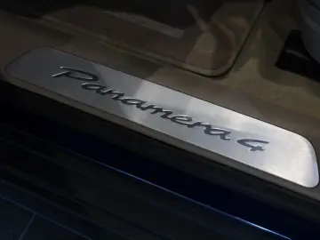 Porsche Panamera 4