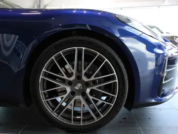 Porsche Panamera 4