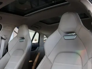 Porsche Panamera 4