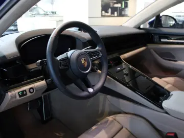 Porsche Panamera 4