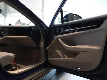 Porsche Panamera 4