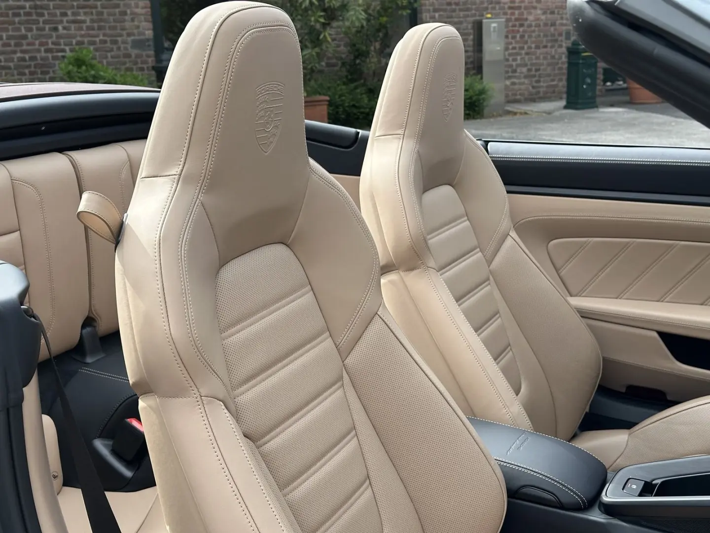 Porsche 992 911 Cabriolet 4 GTS BI-COLOR EXCLUSIVE MANUF