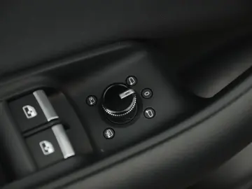 Q8 45 TDI TIPT*QUA*LED*RFK*AHK*LUFT*NAVI*ACC*DAB