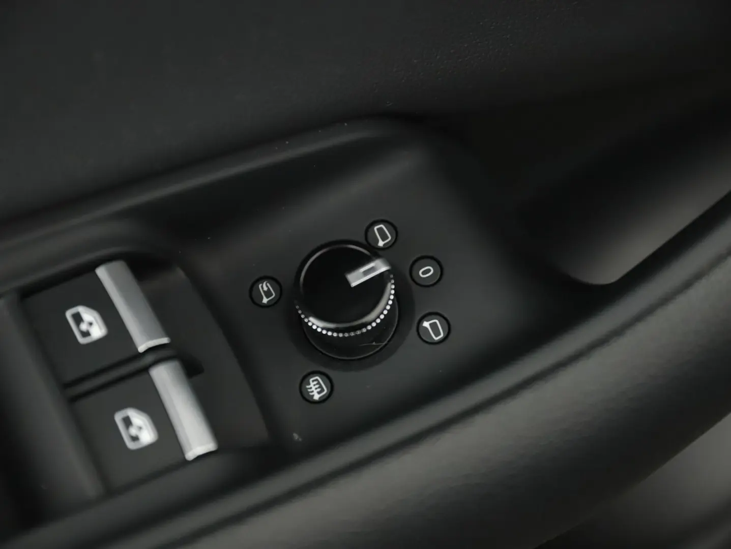 Q8 45 TDI TIPT*QUA*LED*RFK*AHK*LUFT*NAVI*ACC*DAB