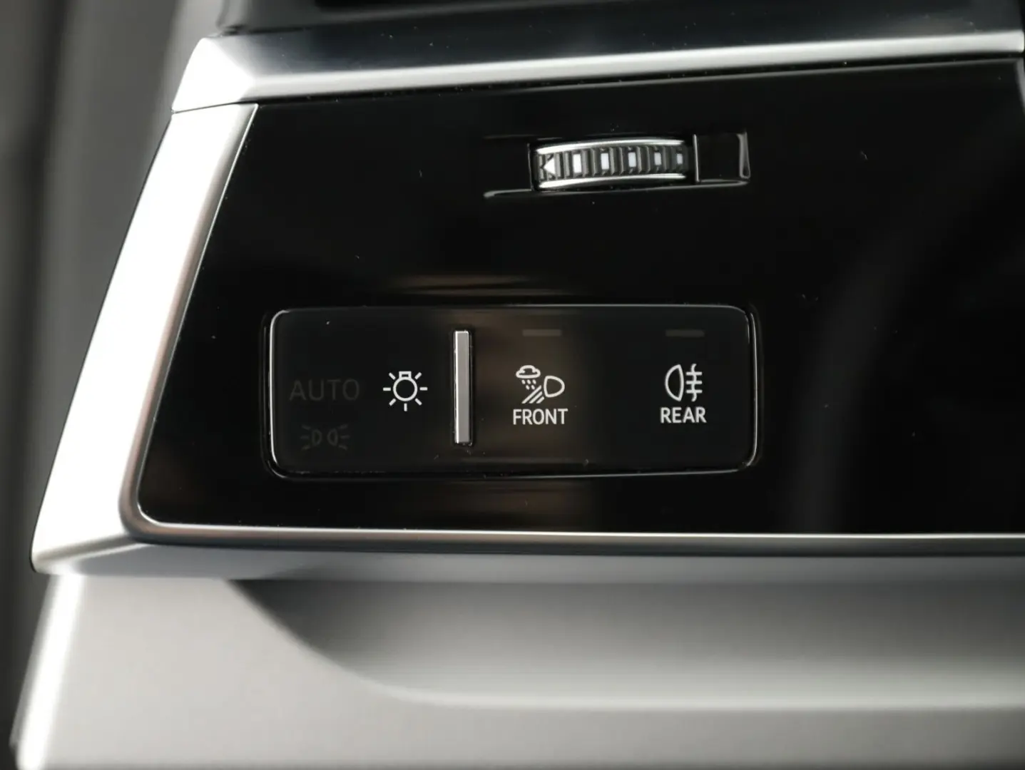 Q8 45 TDI TIPT*QUA*LED*RFK*AHK*LUFT*NAVI*ACC*DAB