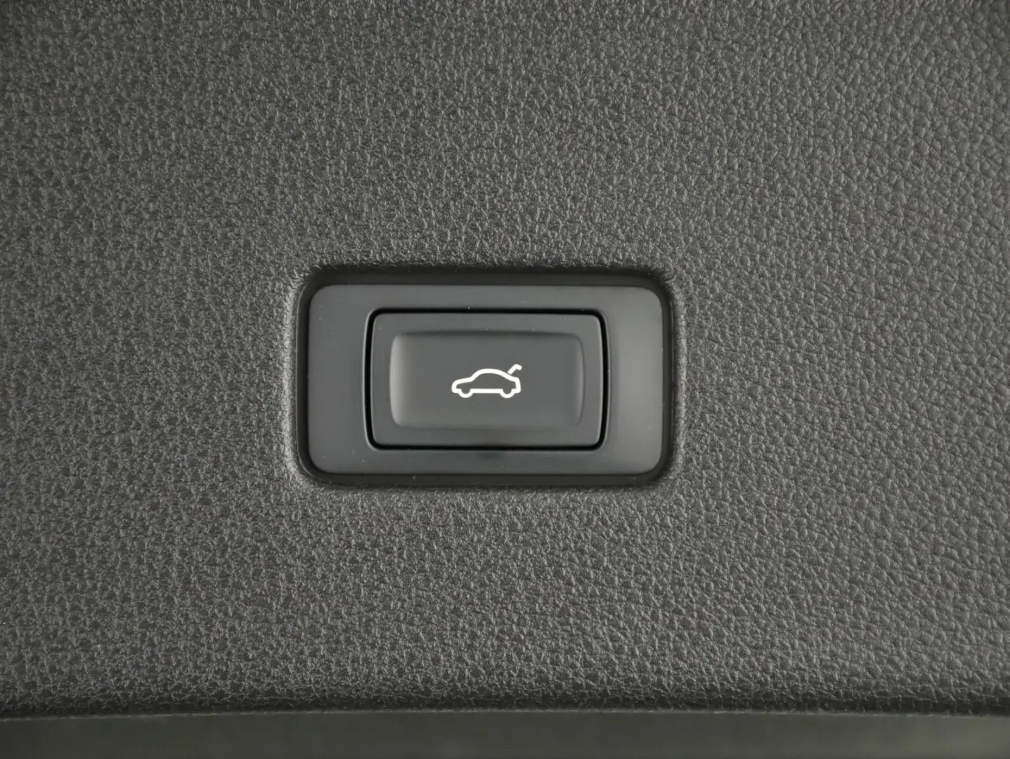 Q8 45 TDI TIPT*QUA*LED*RFK*AHK*LUFT*NAVI*ACC*DAB