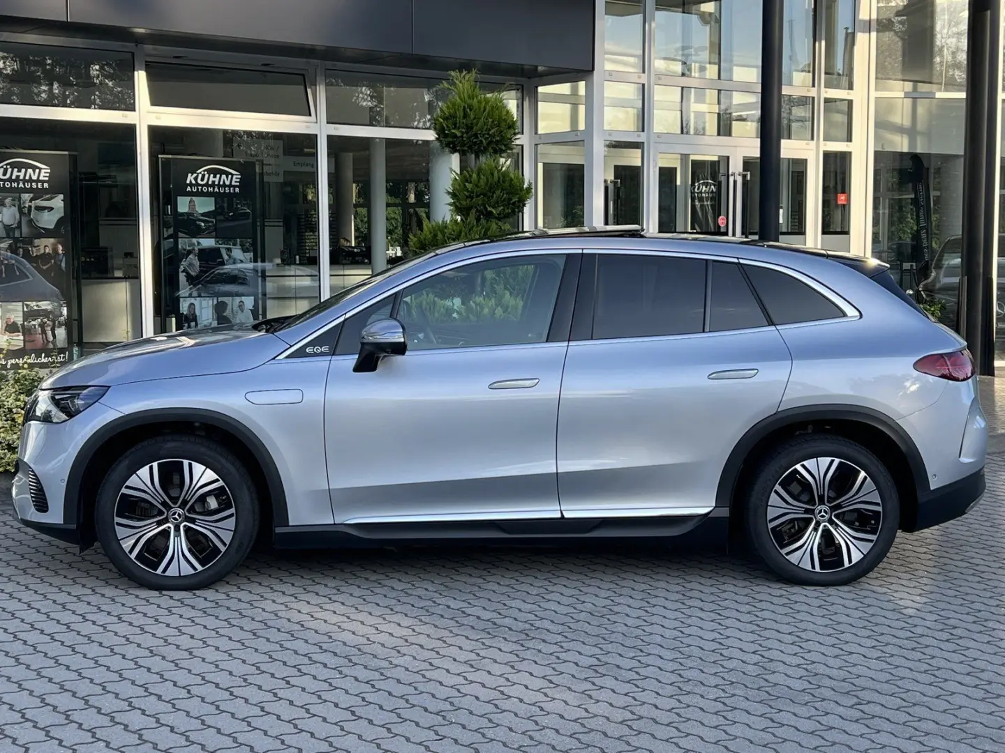 EQE 350 4M SUV Electric Art AHK 4xSHZ 360° Pano