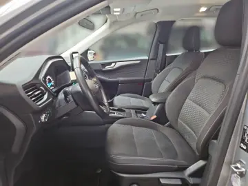 Kuga Plug-In Hybrid Cool & Connect mit AHK, Navi