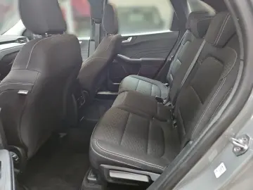 Kuga Plug-In Hybrid Cool & Connect mit AHK, Navi