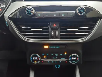 Kuga Plug-In Hybrid Cool & Connect mit AHK, Navi