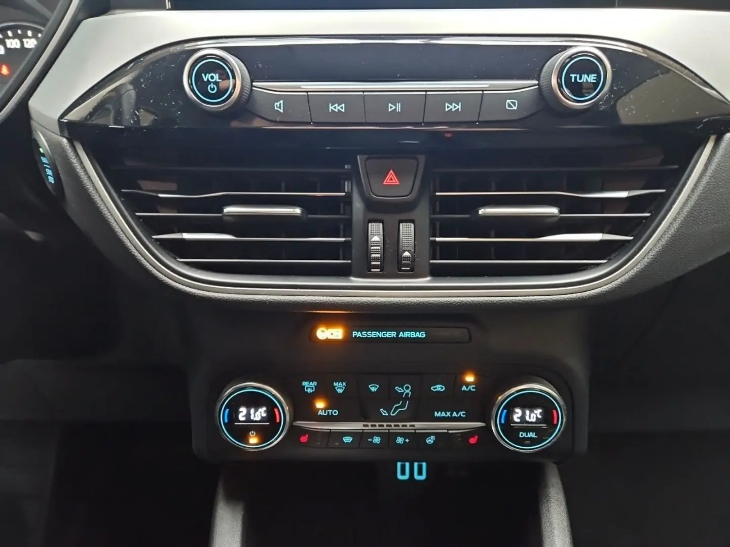 Kuga Plug-In Hybrid Cool & Connect mit AHK, Navi