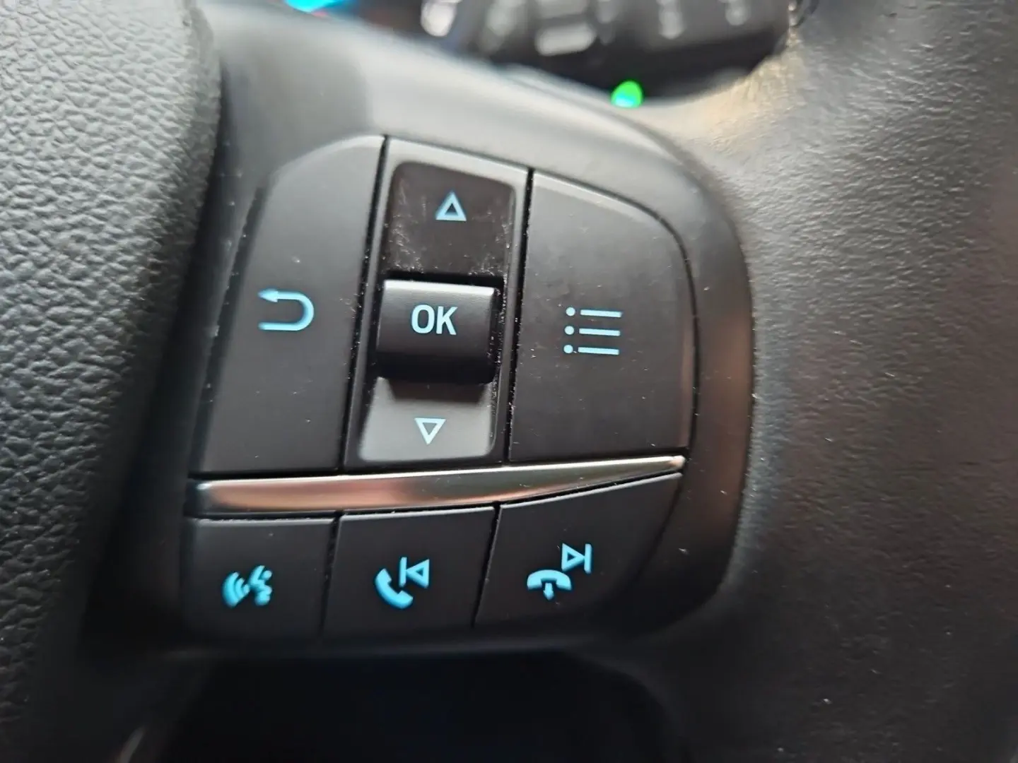 Kuga Plug-In Hybrid Cool & Connect mit AHK, Navi