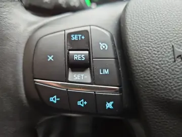 Kuga Plug-In Hybrid Cool & Connect mit AHK, Navi