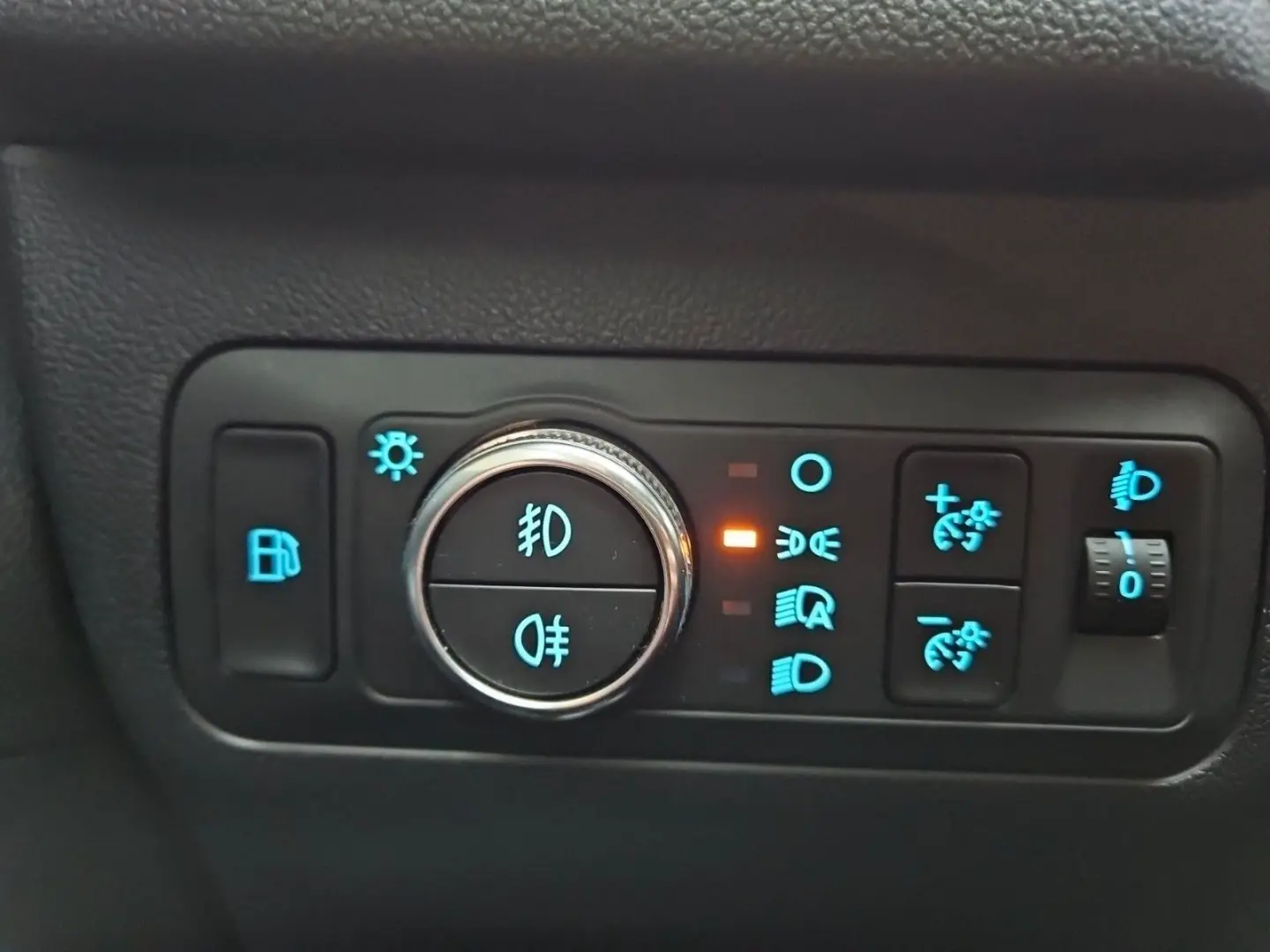 Kuga Plug-In Hybrid Cool & Connect mit AHK, Navi