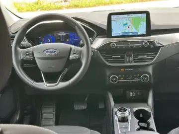 Kuga Titanium KAMERA+NAVI+VICO+LED