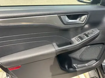 Kuga Titanium KAMERA+NAVI+VICO+LED
