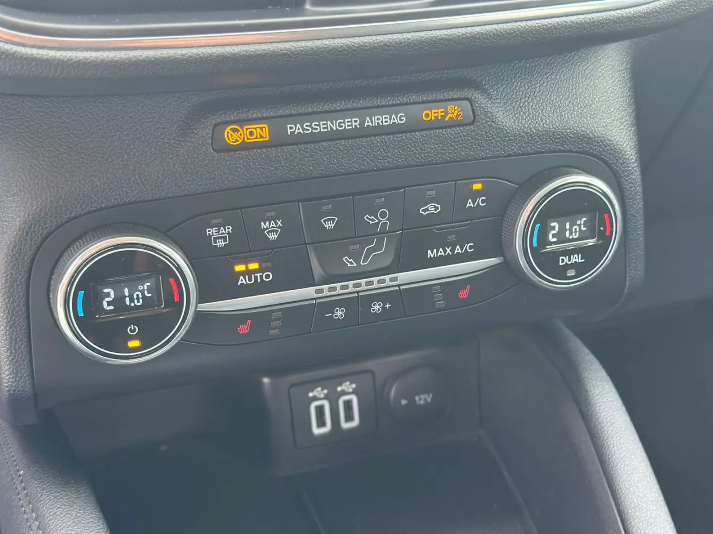 Kuga Titanium KAMERA+NAVI+VICO+LED